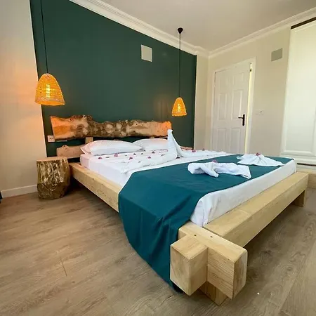 Apartman Havuzlu *
