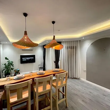Apartman Havuzlu *